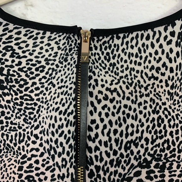 Vince Camuto Ombré Cheetah Leopard Printed Blouse - Picture 5 of 8
